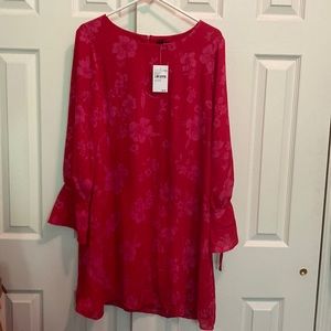Flowy long-sleeve dress. Beautiful floral pattern. Size L. Never worn/tags